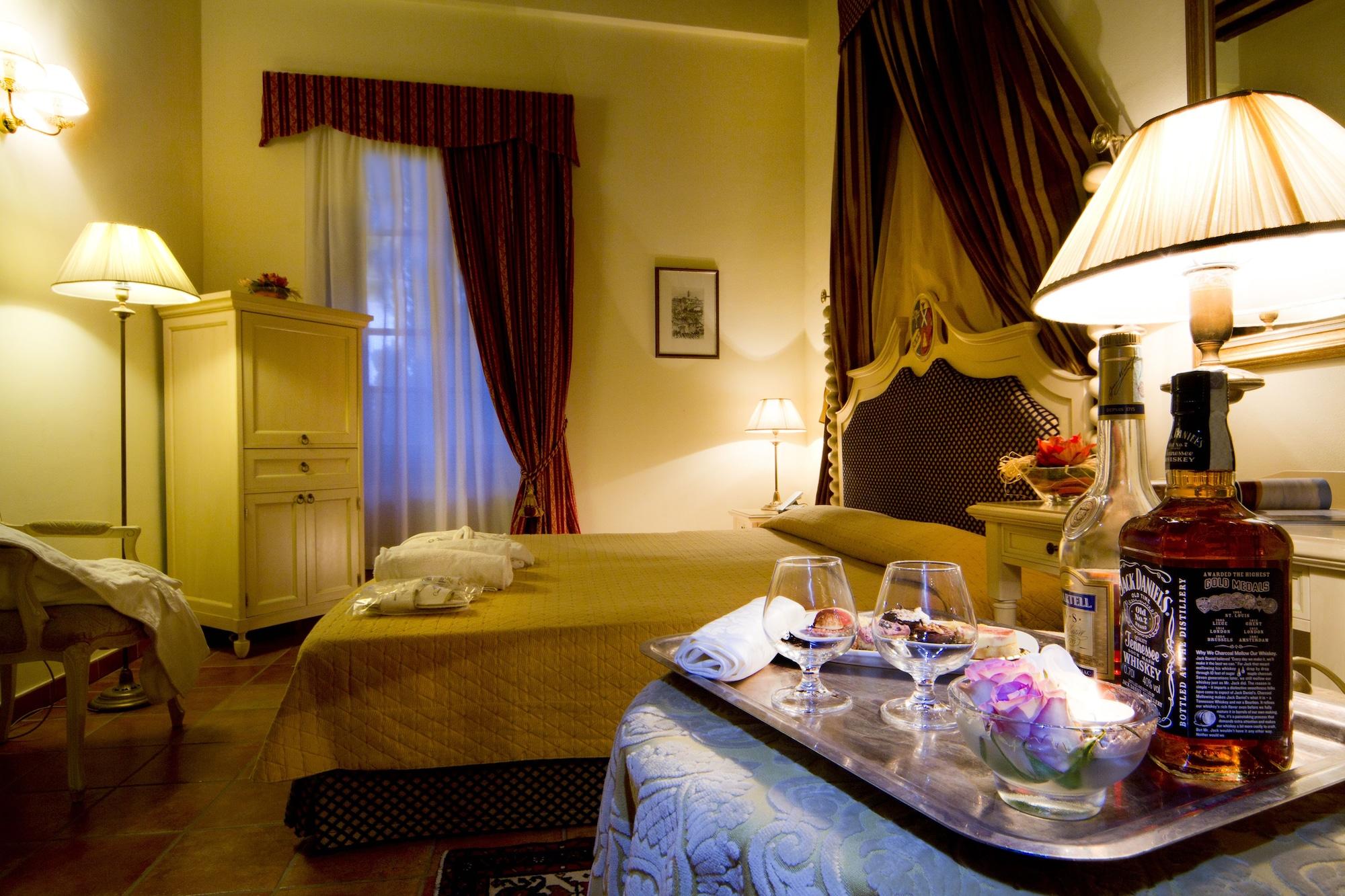 Hotel Castello di Leonina Siena Esterno foto