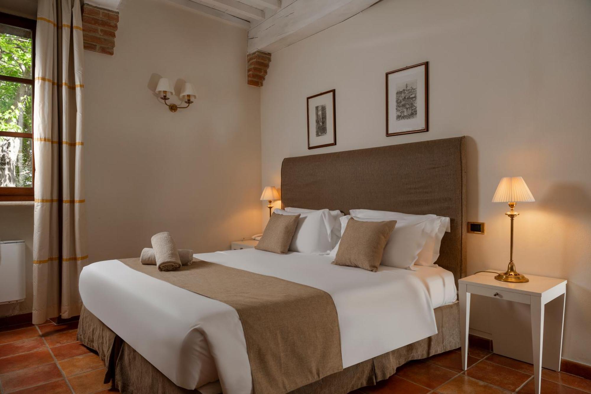 Hotel Castello di Leonina Siena Esterno foto