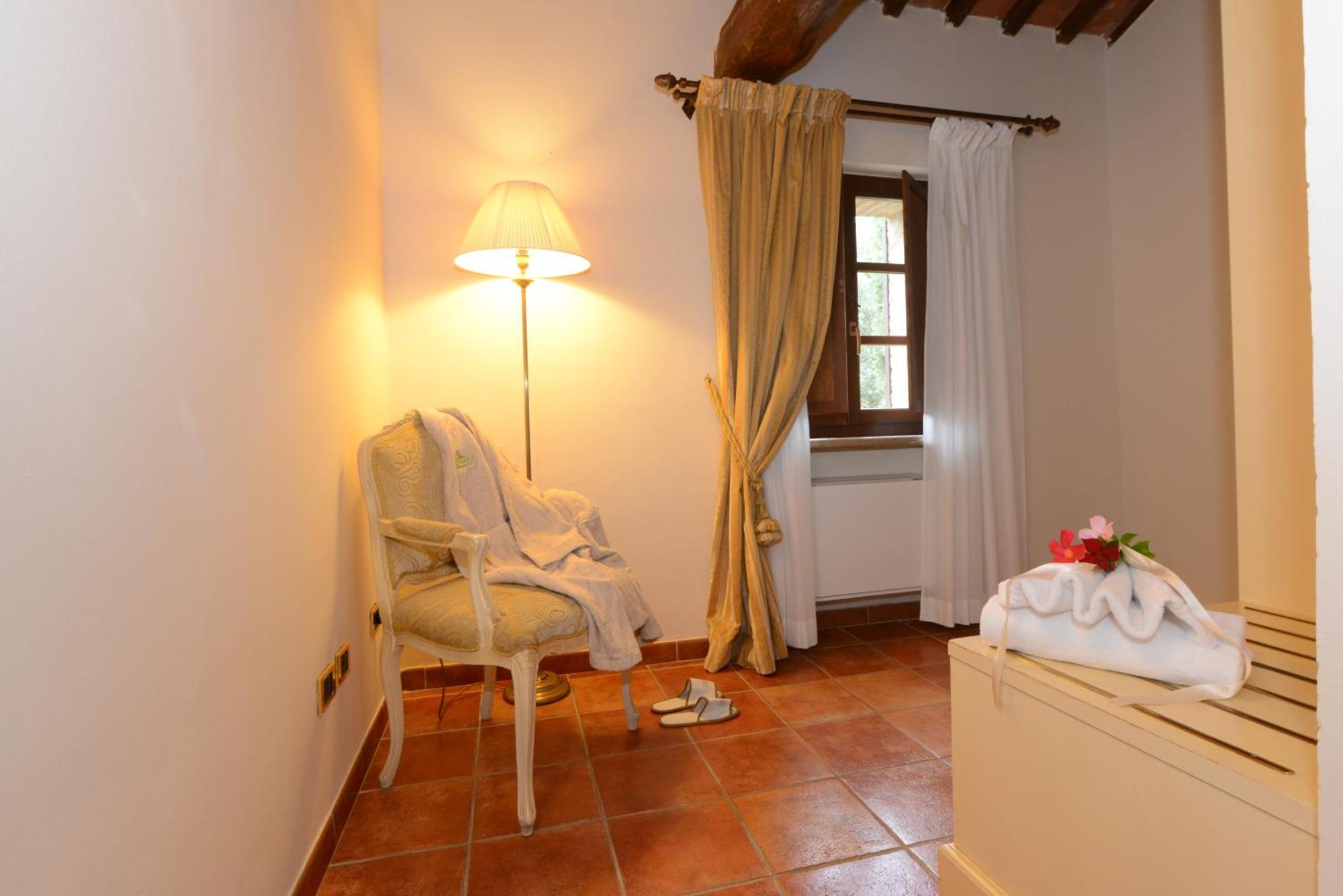 Hotel Castello di Leonina Siena Esterno foto
